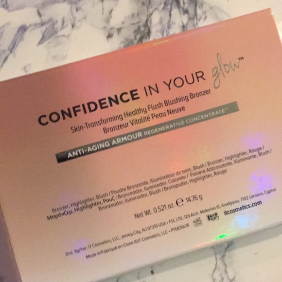 NWT! IT Cosmetics Confidence in your glow bronzer - Picture 3 of 3